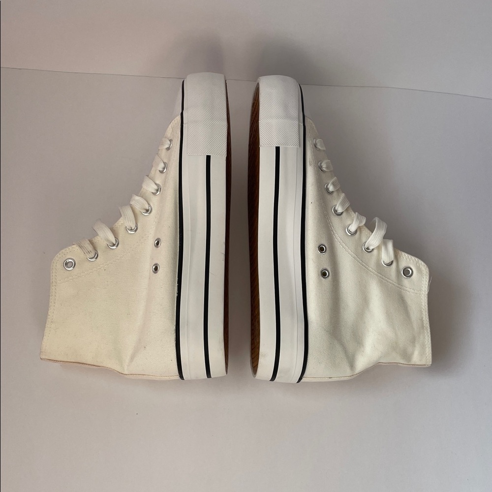 NWOT Women's High-Top Canvas Sneakers - White. Size 8. - Picture 3 of 5